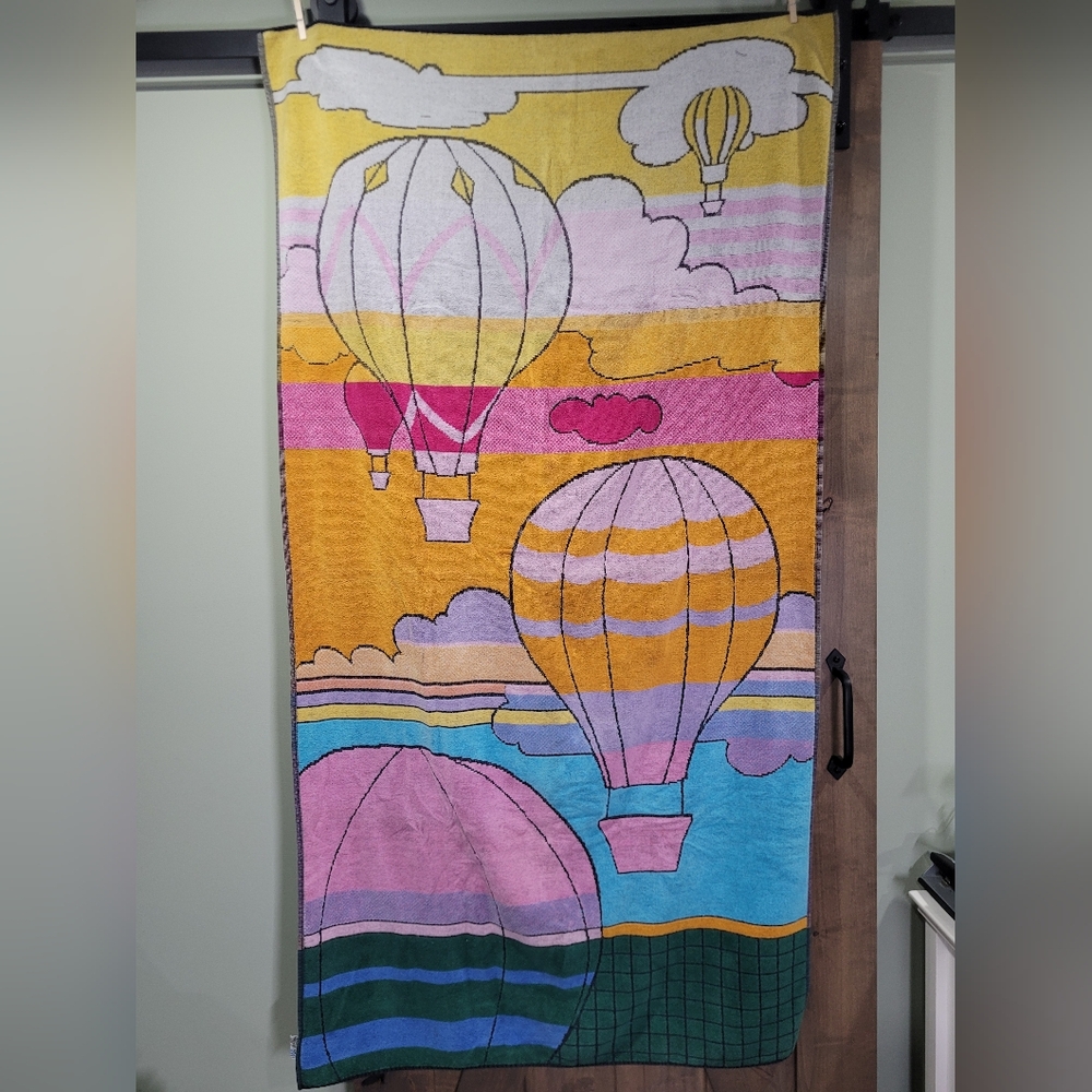 Body Towels by Cecil Saydah Multicolor Hot Air Balloon Beach Towel 67 X 36"